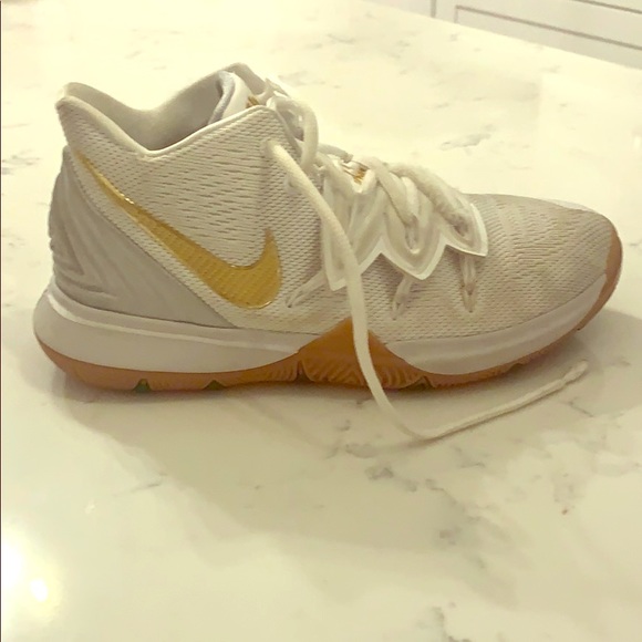 Kyrie 5 spongebob Shoe gallery Kyrie 5 Used clothing